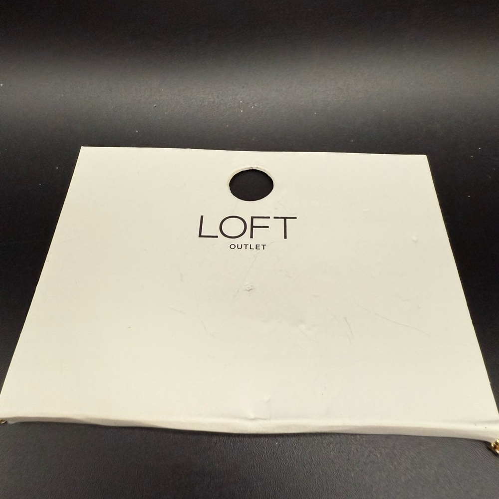 NWT LOFT Outlet Gold Tone and Cream Teardrop Charm Necklace - Picture 3 of 4